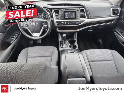 Used 2017 Toyota Highlander LE image 7