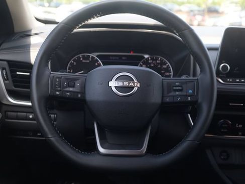 Used 2025 Nissan Rogue SV FWD image 14