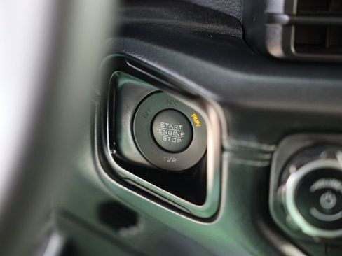 Used 2024 Jeep Wrangler Sahara image 19