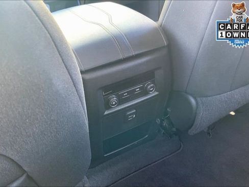 Used 2021 Chevrolet Traverse LT FWD image 35