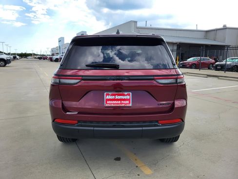 New 2025 Jeep Grand Cherokee Limited w/ Black Appearance Package image 4