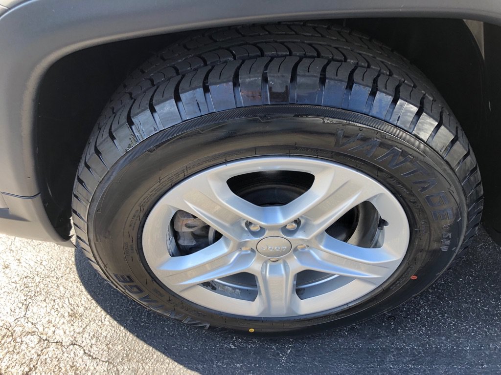 Used 2023 Jeep Compass Sport AWD/4WD image 11