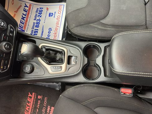 Used 2015 Jeep Cherokee Latitude w/ Cold Weather Group AWD/4WD image 10