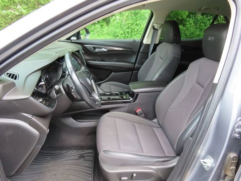 Used 2022 Buick Envision Preferred AWD/4WD image 27