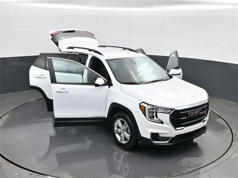 Used 2022 GMC Terrain SLE w/ Driver Convenience Package image 29