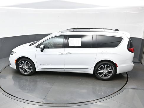 Used 2026 Chrysler Pacifica Pinnacle AWD/4WD image 40