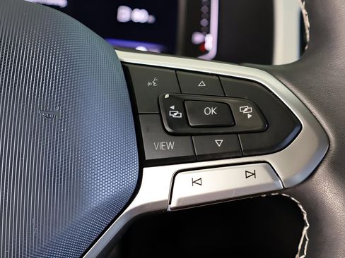 Used 2022 Volkswagen Atlas Cross Sport SE w/ Panoramic Sunroof Package image 22