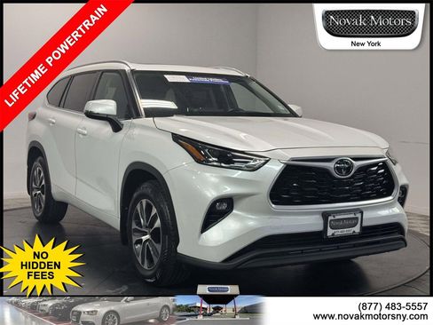 Used 2022 Toyota Highlander XLE image 1