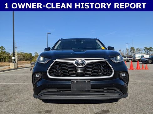 Used 2021 Toyota Highlander XLE image 12