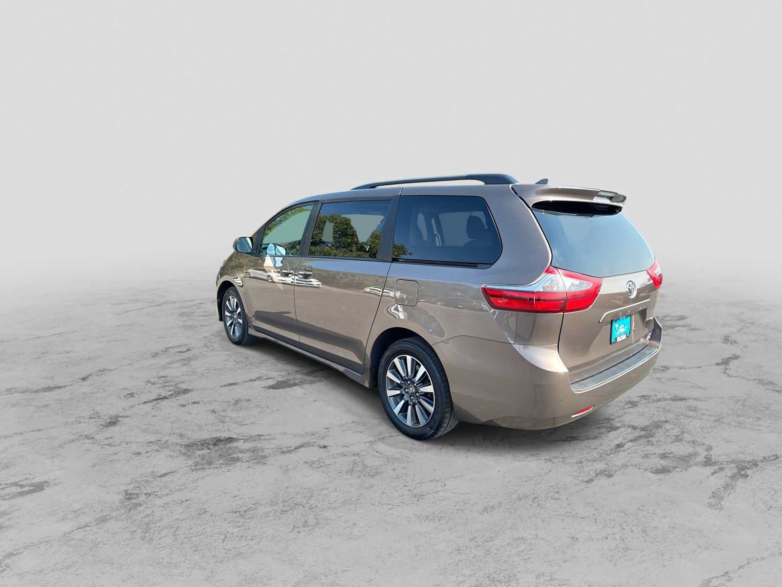 Used 2020 Toyota Sienna XLE w/ XLE Navigation Package AWD/4WD image 6