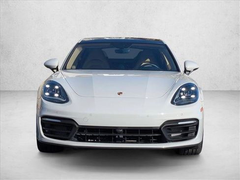 Used 2022 Porsche Panamera image 2