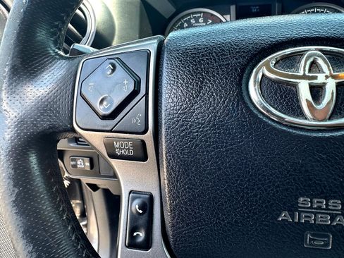 Used 2017 Toyota Tacoma SR5 image 29