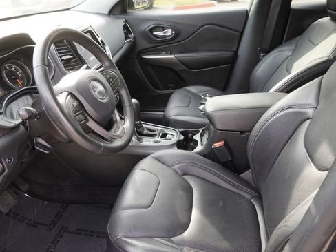 Used 2019 Jeep Cherokee Limited FWD image 19