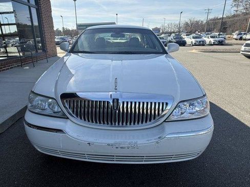 Used 2006 Lincoln Town Car Signature RWD image 10