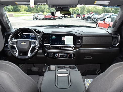 Used 2023 Chevrolet Silverado 1500 LT AWD/4WD image 4