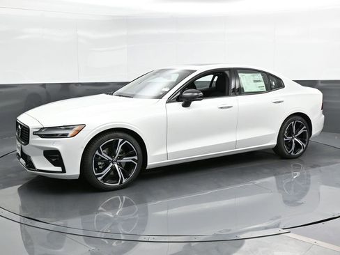 New 2025 Volvo S60 B5 Plus w/ Climate Package image 7