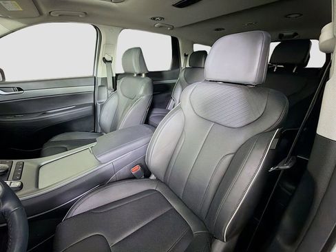 Used 2024 Hyundai Palisade SEL w/ Premium Package image 13