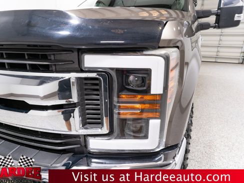 Used 2018 Ford F250 XLT w/ XLT Premium Package AWD/4WD image 8