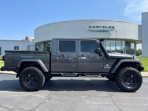 Used 2016 Jeep Wrangler Unlimited Rubicon w/ Connectivity Group AWD/4WD image 52
