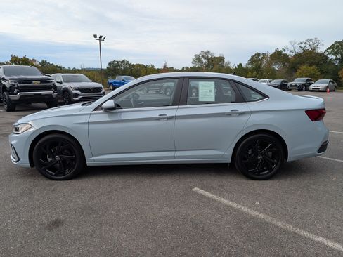 Used 2025 Volkswagen Jetta SE w/ Sunroof Package image 6