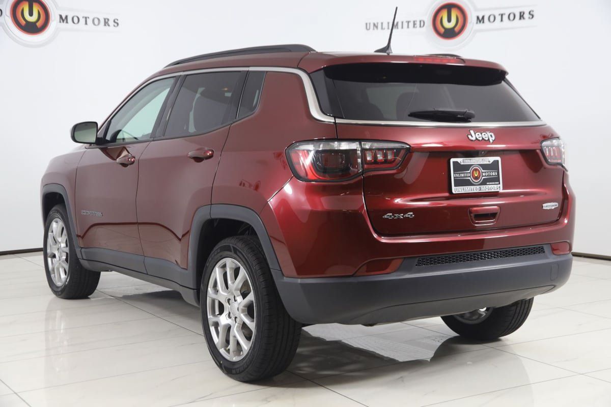 Used 2022 Jeep Compass Latitude w/ Sun and Sound Group AWD/4WD image 4