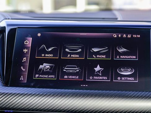 Used 2023 Audi e-tron GT Prestige image 14