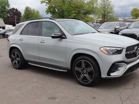 Used 2024 Mercedes-Benz GLE 450 4MATIC w/ AMG Line Exterior image 3