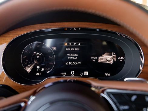 Certified 2022 Bentley Bentayga image 20