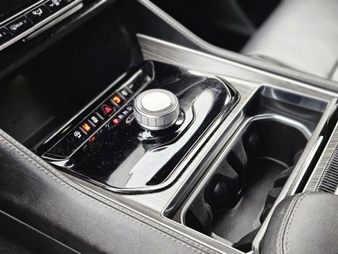 Used 2024 Jeep Wagoneer L Series II w/ Flexible Seating Group RWD image 24