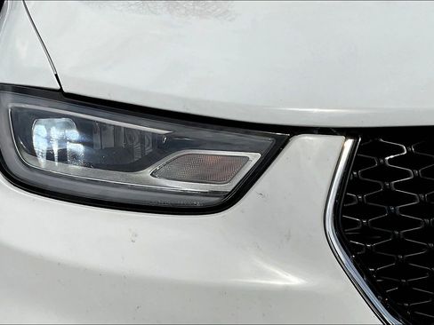 Certified 2023 Chrysler Pacifica Limited FWD image 31
