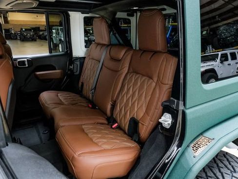 Used 2025 Jeep Wrangler Unlimited Rubicon w/ Technology Group image 99