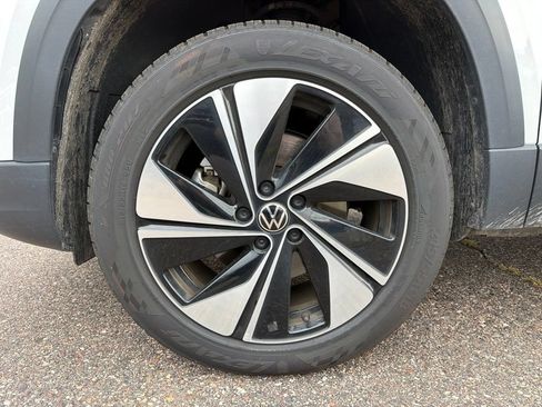 Used 2024 Volkswagen Taos SE AWD/4WD image 9