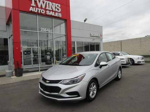 Used 2016 Chevrolet Cruze LT w/ LT Convenience Package image 2