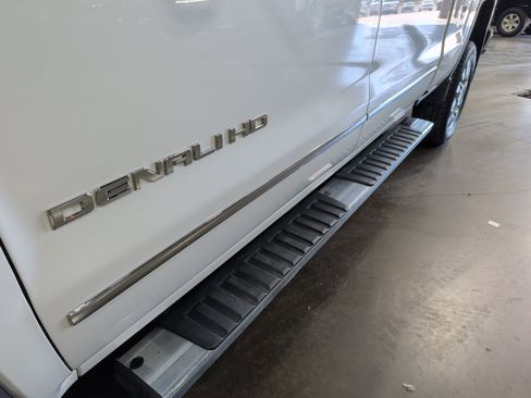 Used 2018 GMC Sierra 2500 Denali image 7