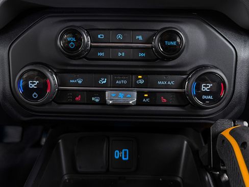 Used 2023 Ford Bronco Badlands w/ Sasquatch Package AWD/4WD image 21