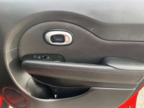 Used 2016 Kia Soul + image 23