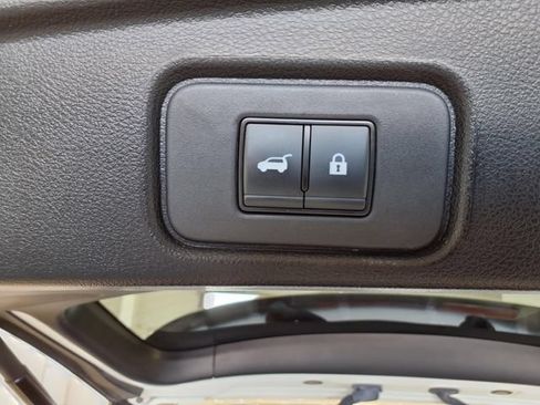 Used 2024 Nissan Pathfinder SL FWD image 25