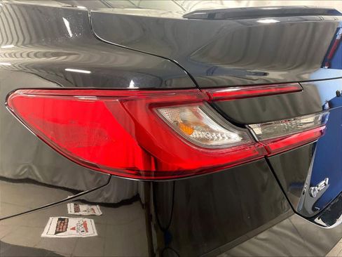 Used 2025 Toyota Camry SE image 33