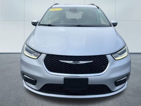 Used 2023 Chrysler Pacifica Limited image 9