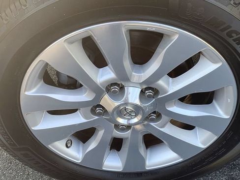 Used 2017 Toyota Sequoia Platinum AWD/4WD image 36