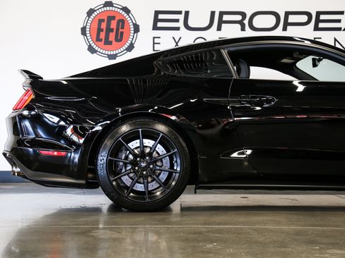 Used 2016 Ford Mustang Shelby GT350 w/ Technology Package RWD image 12