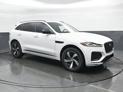 Used 2024 Jaguar F-PACE R-Dynamic S image 4