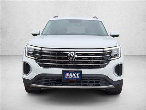 Used 2024 Volkswagen Atlas SE w/ Black Wheel Package FWD image 2