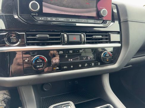 Used 2025 Nissan Pathfinder SV FWD image 19