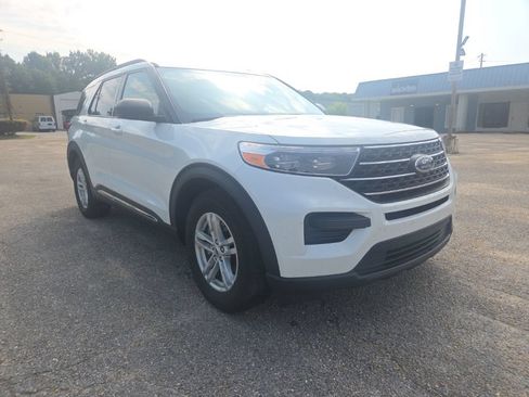Used 2024 Ford Explorer XLT RWD image 1