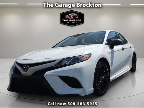Used 2020 Toyota Camry SE FWD image 1