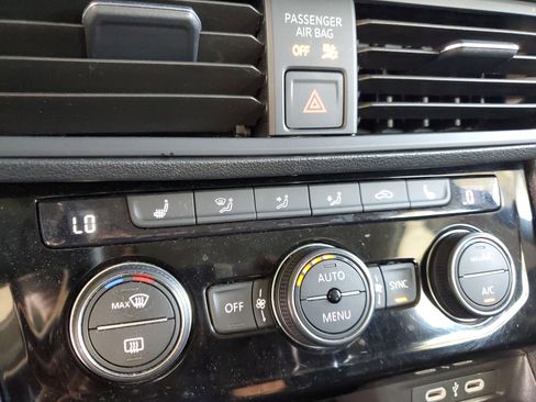 Used 2024 Volkswagen Jetta SE FWD image 27