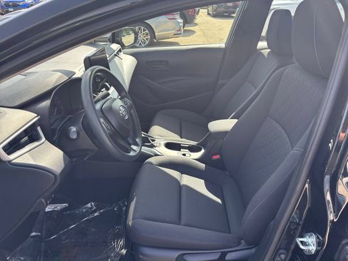Used 2025 Toyota Corolla LE FWD image 24