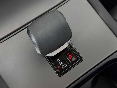 Used 2024 Land Rover Discovery Sport S image 18