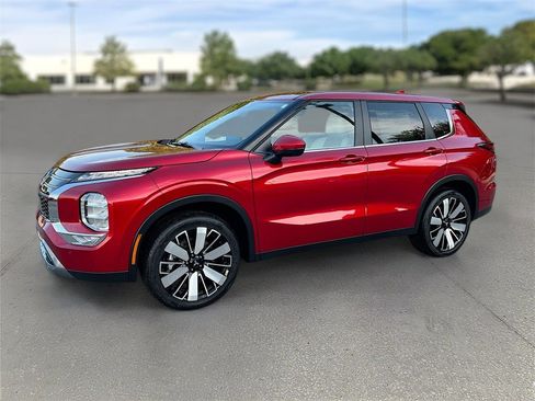 New 2025 Mitsubishi Outlander SE image 3